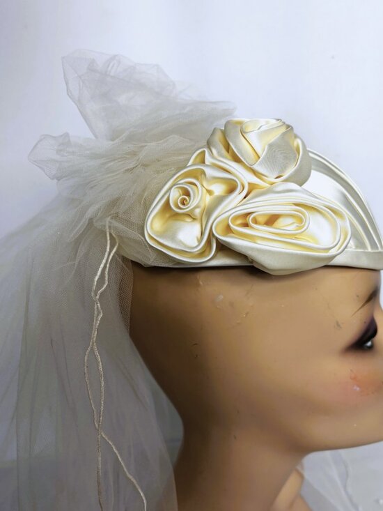 VTG  Bridal Veil Satin Cap Fascinator with satin roses   EUVC main image 12